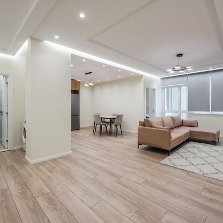 Lucas Central Home تيرانا المظهر الخارجي الصورة