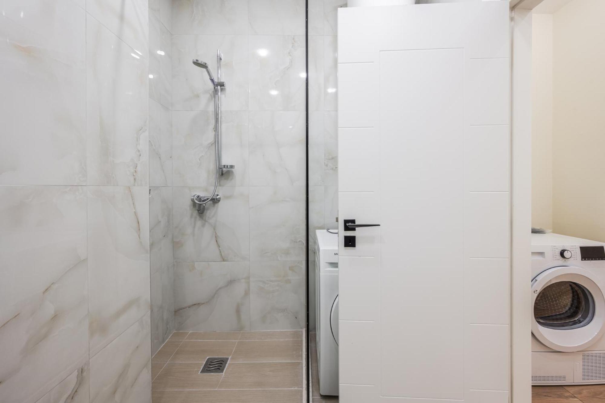 Lucas Central Home تيرانا المظهر الخارجي الصورة